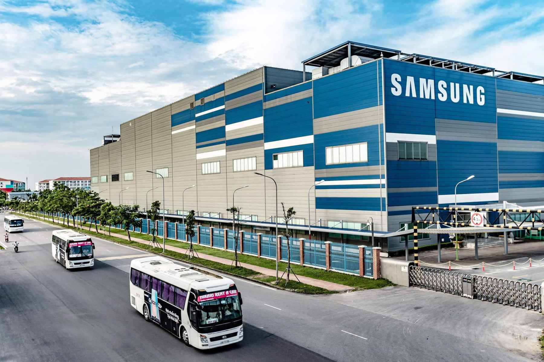 Hình ảnh xe vận chuyển công nhân của nhà máy Samsung